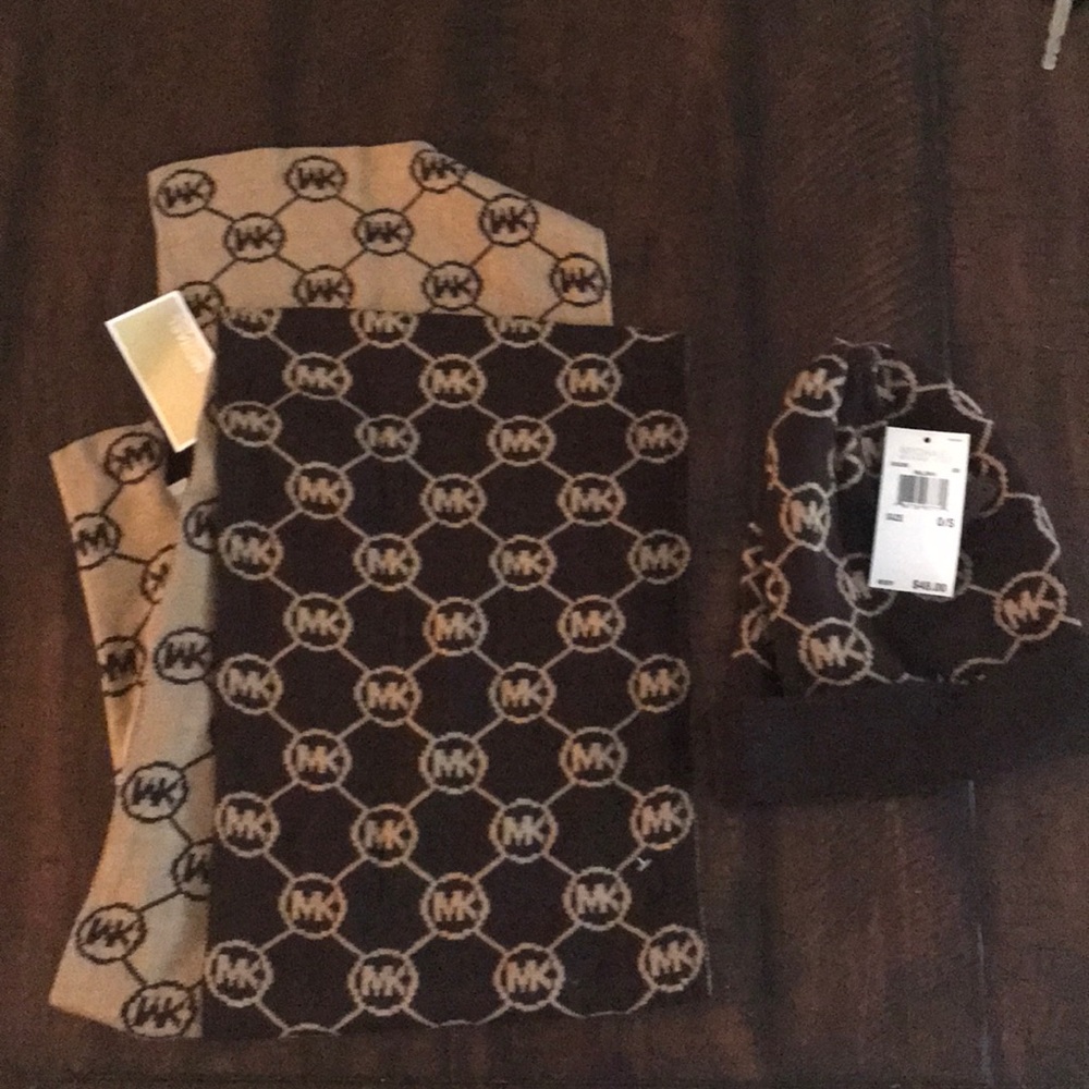 ❌sold❌Michael Kors scarf and beanie cap combo NWT